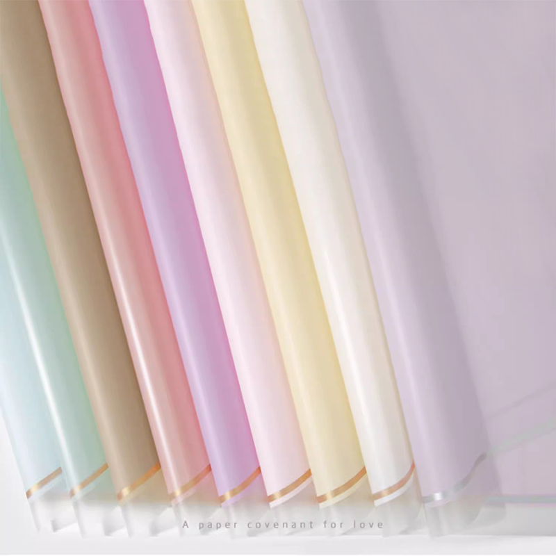 MYHC-61 bílý okraj se zlatým matným filmem, matný květinový balicí papír